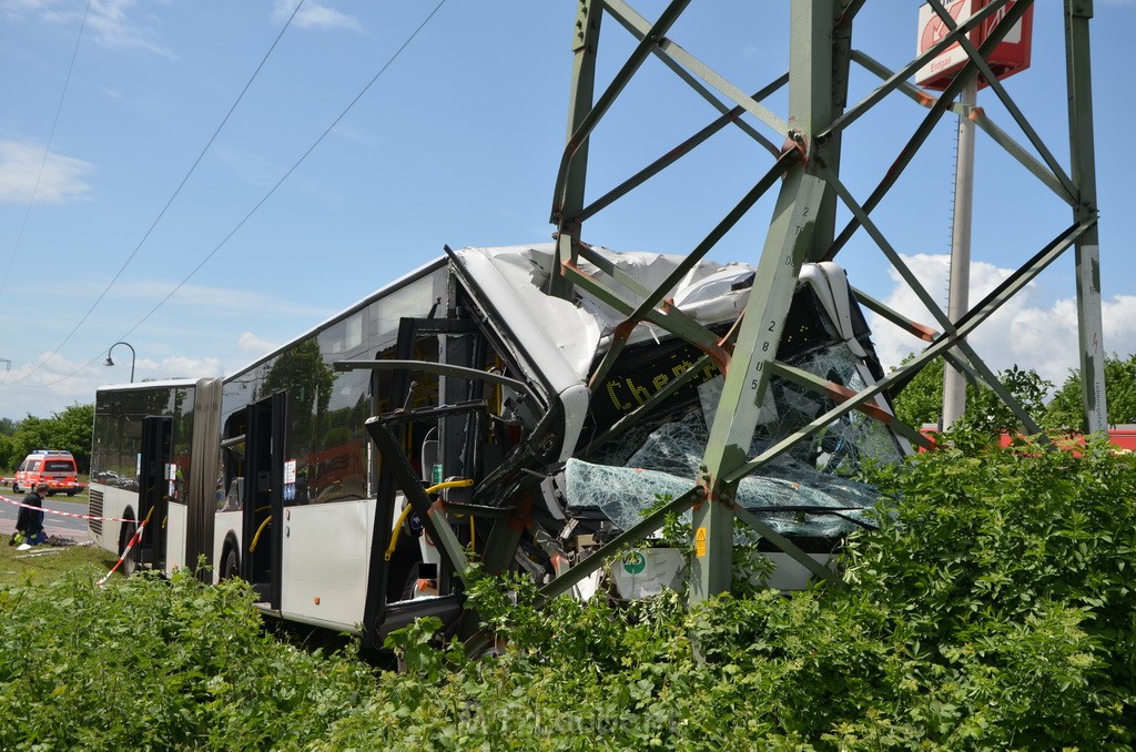 Schwerer Bus Unfall Koeln Porz Gremberghoven Neuenhofstr P243.JPG - Miklos Laubert